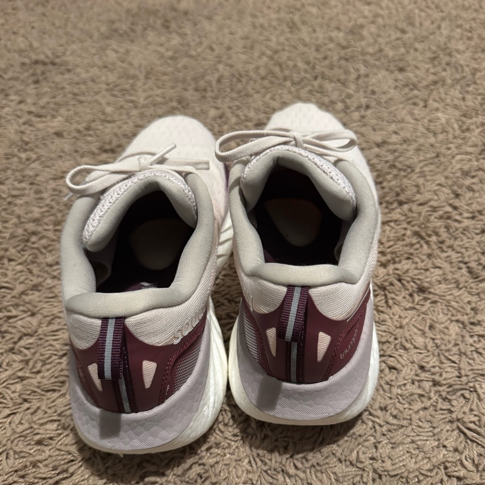 Saucony Wmns Triumph 22 'Moon Eggplant' - Picture 2 of 5